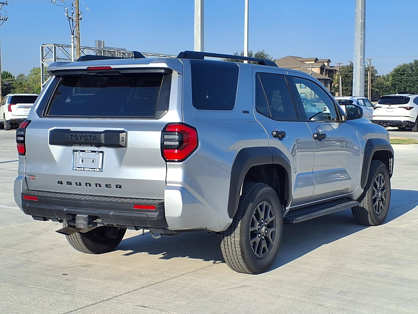 Used 2025 Toyota 4Runner SR5 AWD/4WD image 9