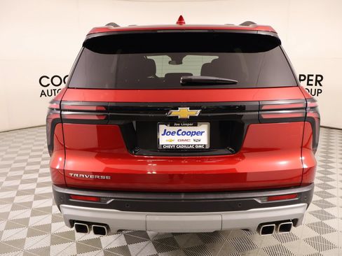 Used 2025 Chevrolet Traverse LT FWD image 22