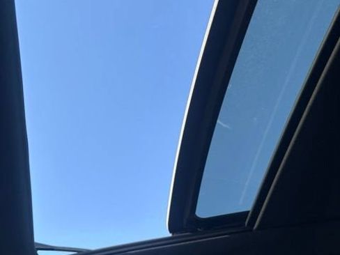 Used 2023 Jeep Grand Cherokee Overland w/ Luxury Tech Group IV AWD/4WD image 19