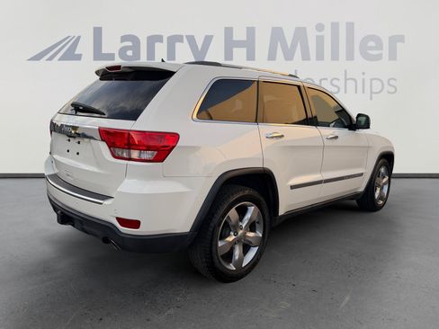 Used 2012 Jeep Grand Cherokee Overland w/ Trailer Tow Group RWD image 5