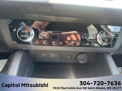 New 2025 Mitsubishi Outlander SE image 26