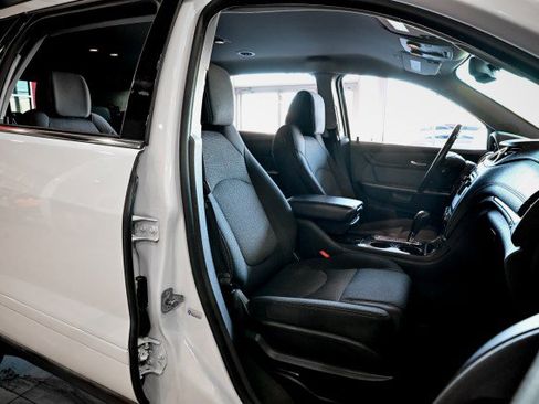 Used 2017 Chevrolet Traverse LT image 25