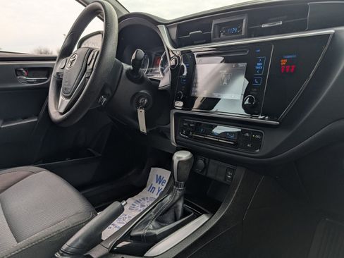 Used 2018 Toyota Corolla LE image 19