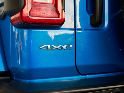 Used 2022 Jeep Wrangler Unlimited Sahara image 11