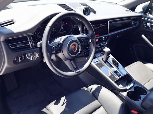 Certified 2026 Porsche Macan AWD/4WD image 4