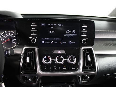 Used 2023 Kia Sorento LX image 7