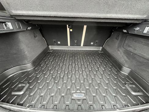 Used 2018 Jaguar F-PACE Premium image 34