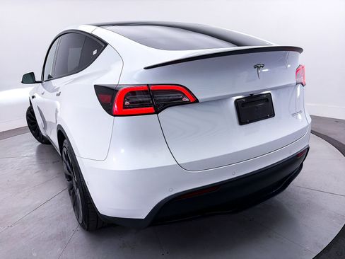 Used 2022 Tesla Model Y Performance AWD/4WD image 8