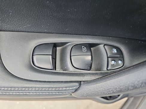 Used 2017 Nissan Rogue S image 30