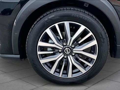 Certified 2021 Nissan Kicks SV image 10