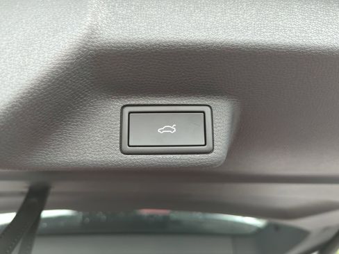 Used 2025 Volkswagen ID. Buzz Pro S Plus RWD image 37