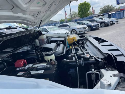 Used 2020 Nissan NV 2500 SV w/ Back Door Glass Package image 10