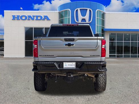 Used 2025 Chevrolet Silverado 2500 Custom w/ Custom Value Package image 4