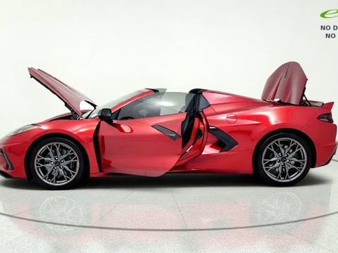 Used 2024 Chevrolet Corvette Stingray Preferred Conv w/ Z51 Performance Package RWD image 15