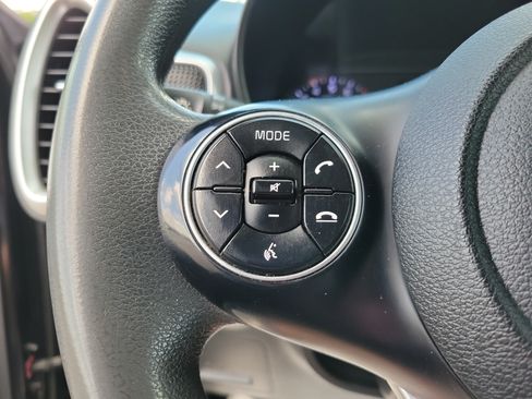 Used 2022 Kia Soul LX FWD image 11