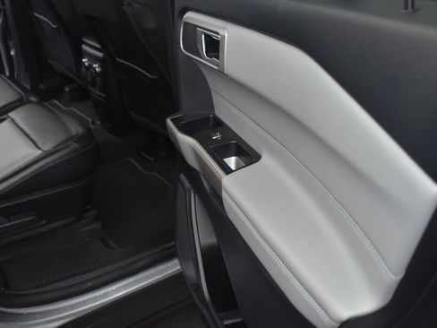 Used 2022 Ford Explorer XLT w/ Equipment Group 202A image 12