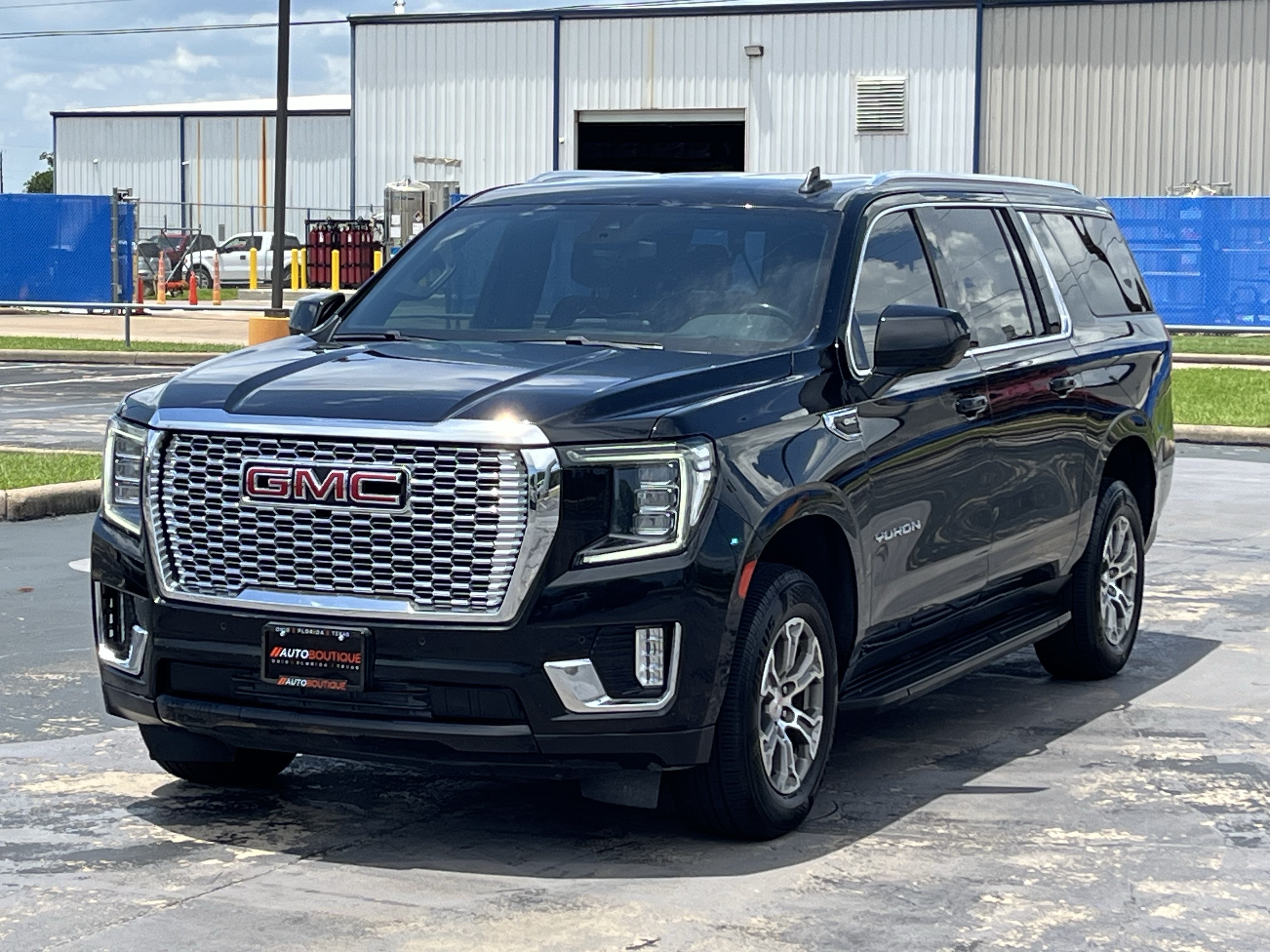 Used 2021 GMC Yukon XL SLE RWD image 5