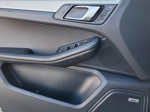 Used 2020 Porsche Macan Turbo image 10