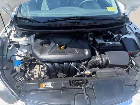 Used 2014 Hyundai Elantra SE FWD image 26