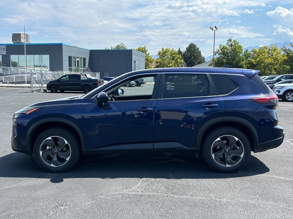 Used 2025 Nissan Rogue SV AWD/4WD image 7