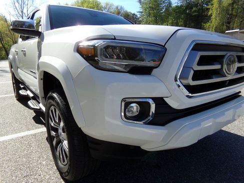 Used 2021 Toyota Tacoma Limited image 4