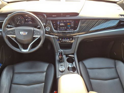 Used 2025 Cadillac XT6 Premium Luxury w/ Technology Package FWD image 11
