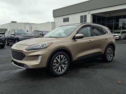 Certified 2020 Ford Escape Titanium AWD/4WD image 3