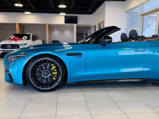 Used 2022 Mercedes-Benz SL 63 AMG 4MATIC w/ Driver Assistance Package image 9