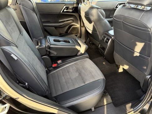 Used 2024 Mitsubishi Outlander SE image 22