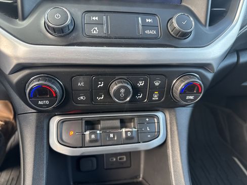 Used 2021 GMC Acadia SLE w/ Driver Convenience Package image 26