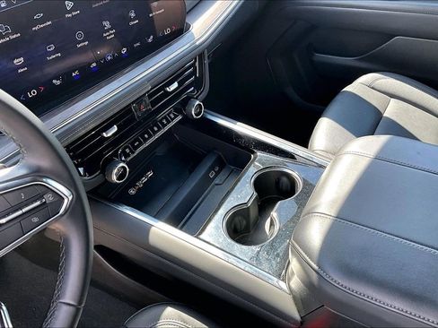 Used 2025 Chevrolet Tahoe LT image 16