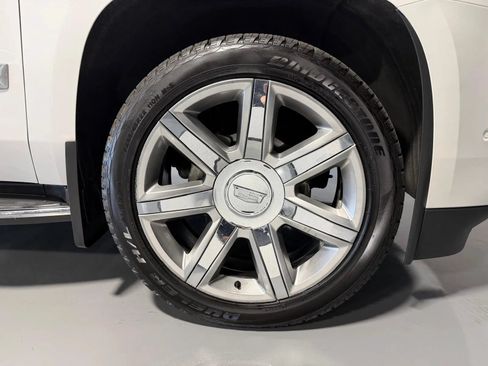 Used 2019 Cadillac Escalade Luxury AWD/4WD image 9