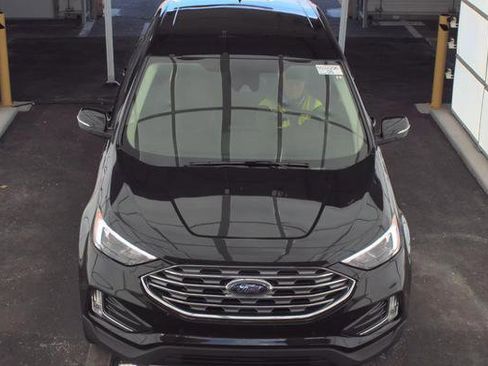 Used 2024 Ford Edge Titanium image 2