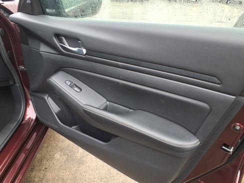 Used 2024 Nissan Altima 2.5 SV image 13