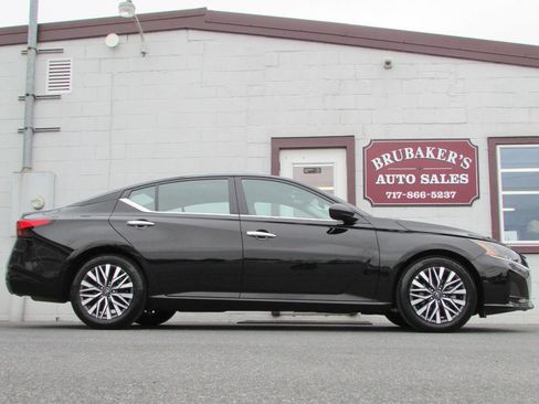 Used 2025 Nissan Altima 2.5 SV FWD image 1