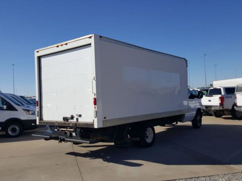Used 2017 Ford E-350 and Econoline 350 Super Duty image 7