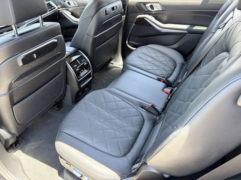 Used 2023 BMW X7 xDrive40i w/ Climate Comfort Package AWD/4WD image 17