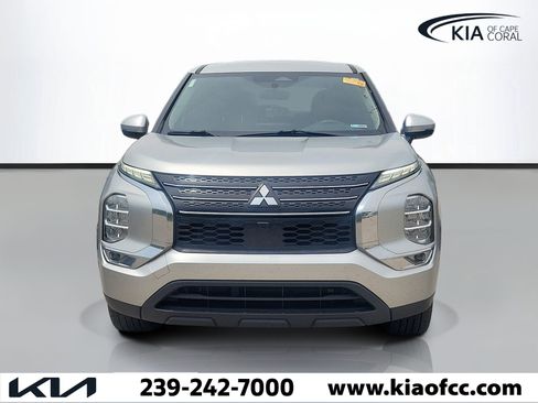 Used 2022 Mitsubishi Outlander ES FWD image 2