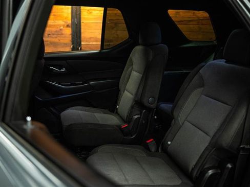 Used 2023 Chevrolet Traverse LT image 11