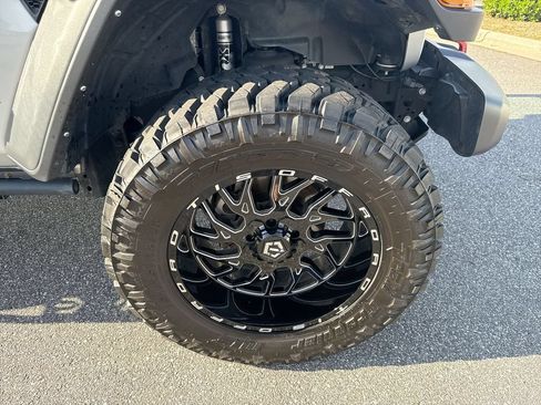 Used 2023 Jeep Gladiator Rubicon w/ Trailer Tow Package AWD/4WD image 27