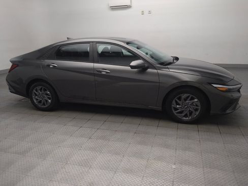 Used 2024 Hyundai Elantra SEL FWD image 11