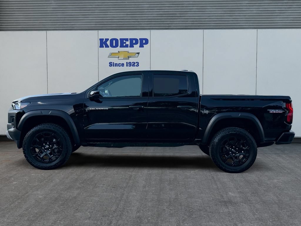 New 2026 Chevrolet Colorado Trail Boss w/ Midnight Edition AWD/4WD image 2