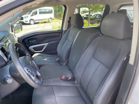 Used 2017 Nissan Titan SV image 20
