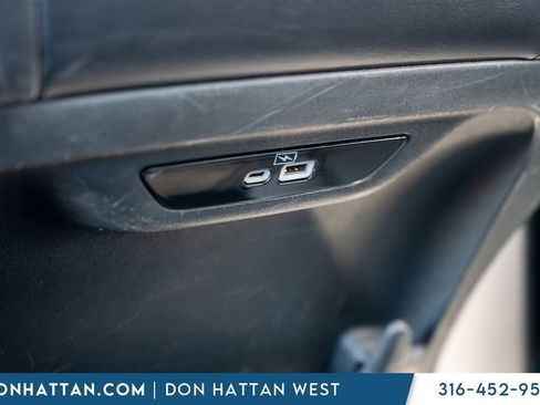 Used 2023 Chrysler Pacifica Touring-L FWD image 22
