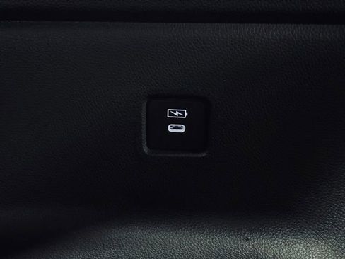 Used 2024 Honda Pilot Touring image 23