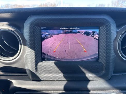 Used 2023 Jeep Wrangler Willys image 17