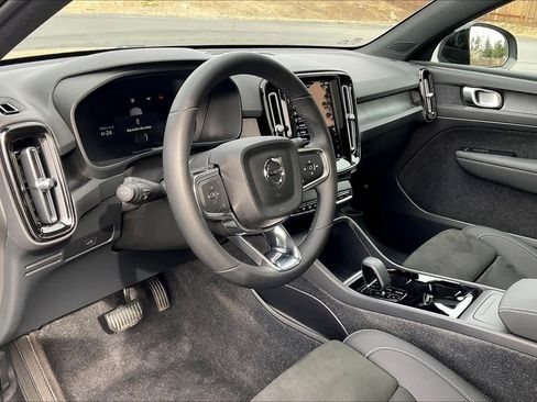 Used 2023 Volvo C40 P8 Recharge Plus w/ Climate Package image 17