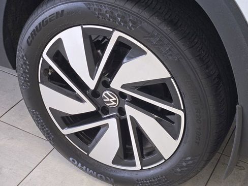 Used 2024 Volkswagen Atlas SE image 15