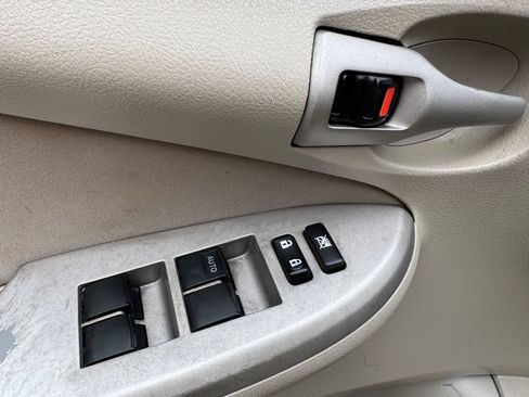 Used 2013 Toyota Corolla LE FWD image 13