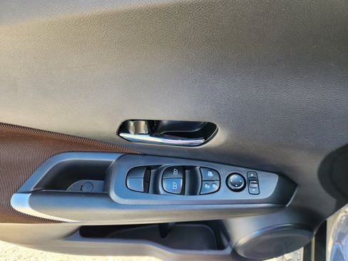 Certified 2023 Nissan Kicks SR FWD image 16